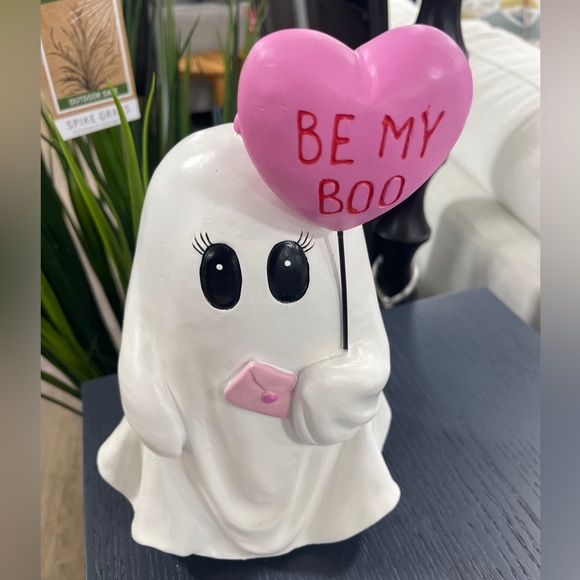 Halloween Ghosts girl with Pink Bow & Heart Balloon Be My Boo Resin Figure NWT - Picture 1 of 5